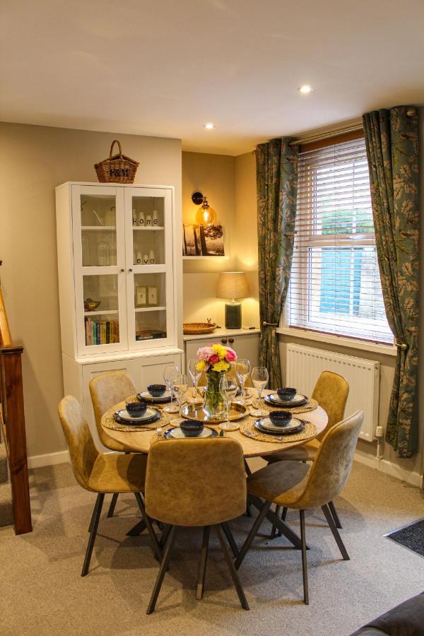 No4 Chapel Row Bed & Breakfast Бейкуел Екстериор снимка